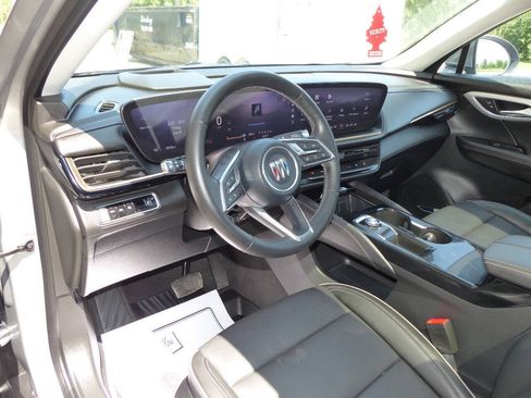 Used 2025 Buick Envision Avenir AWD/4WD image 24