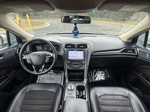 Used 2018 Ford Fusion SE w/ Equipment Group 201A image 9