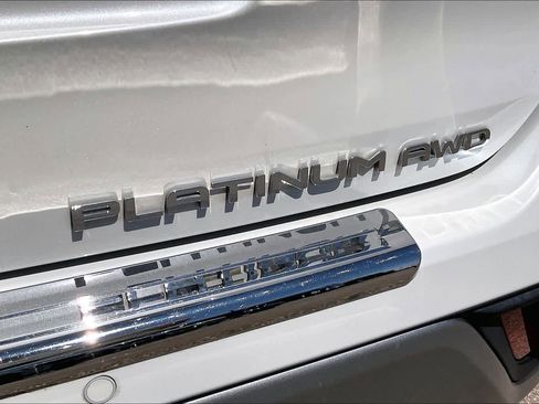 Used 2020 Toyota Highlander Platinum image 10