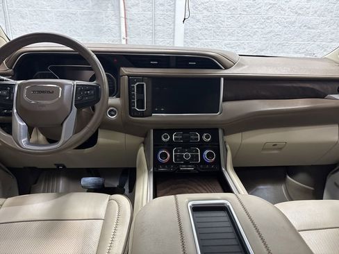 Used 2021 GMC Yukon XL Denali AWD/4WD image 12