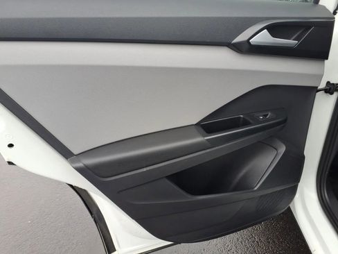 Used 2022 Volkswagen Taos SEL w/ Panoramic Sunroof Package image 18