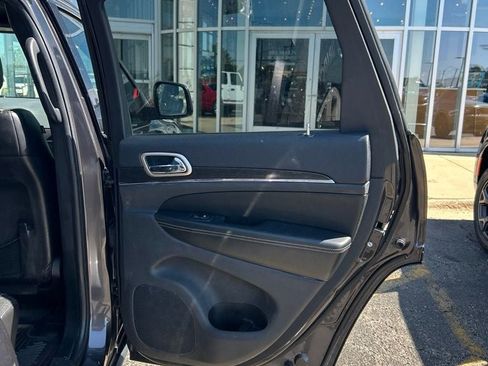 Used 2017 Jeep Grand Cherokee Limited AWD/4WD image 25