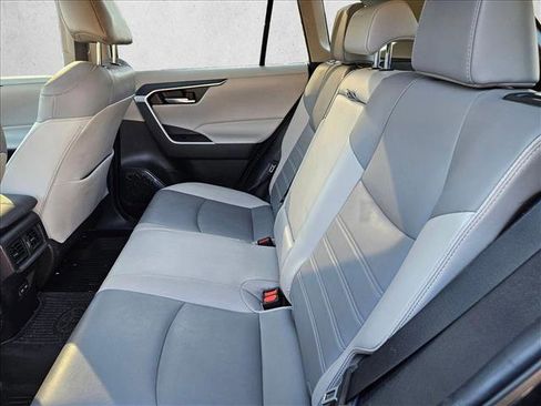 Used 2023 Toyota RAV4 XLE Premium image 21