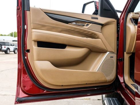 Used 2019 Cadillac Escalade Platinum image 48