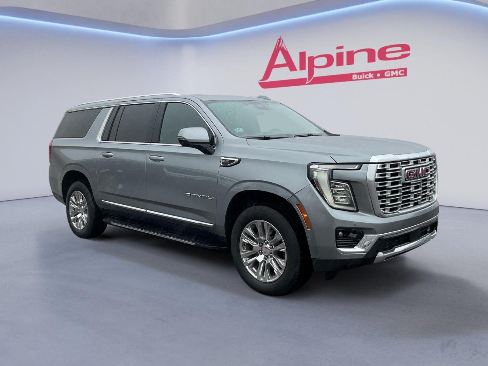 Used 2025 GMC Yukon XL Denali AWD/4WD image 7