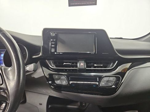 Used 2018 Toyota C-HR XLE FWD image 19