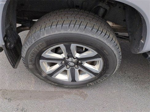 Used 2017 Toyota Tacoma Limited image 8