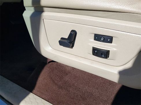 Used 2015 RAM 1500 Laramie w/ Convenience Group image 9