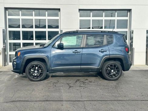 Used 2021 Jeep Renegade Latitude w/ Convenience Group AWD/4WD image 3