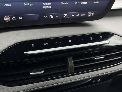 Used 2025 Buick Enclave Preferred image 6