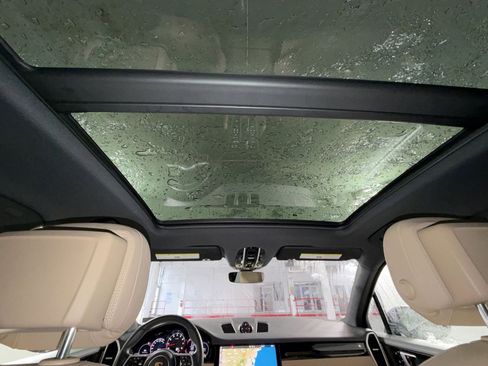 Used 2021 Porsche Cayenne image 24