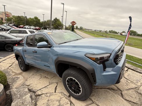 New 2026 Toyota Tacoma TRD Off-Road AWD/4WD image 5