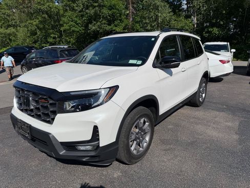 Used 2023 Honda Passport TrailSport image 1