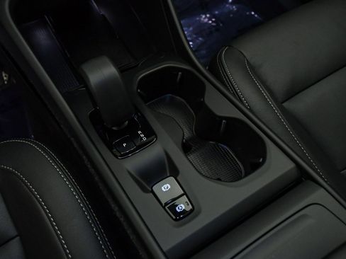 Certified 2025 Volvo XC40 B5 Core w/ Protection Package Premier image 24