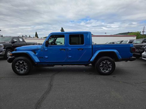 New 2026 Jeep Gladiator Sport AWD/4WD image 11