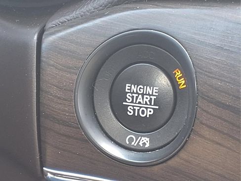 Used 2017 Jeep Grand Cherokee Overland w/ Jeep Active Safety Group RWD image 15