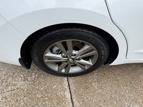 Used 2018 Hyundai Elantra SEL FWD image 11