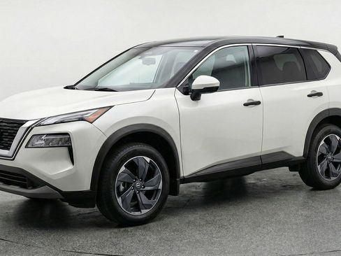 Used 2025 Nissan Rogue SV image 3