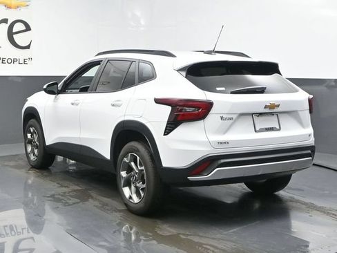Used 2025 Chevrolet Trax LT w/ LT Convenience Package FWD image 14