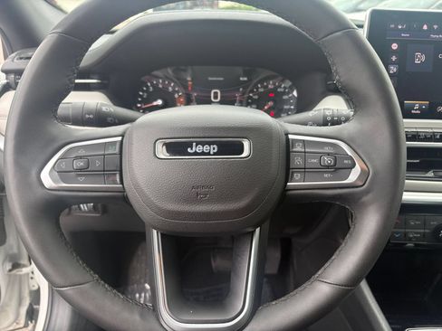 Used 2025 Jeep Compass Limited AWD/4WD image 29