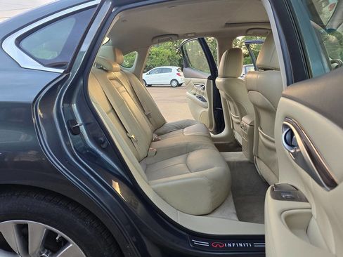 Used 2012 INFINITI M37 w/ Premium Pkg image 21