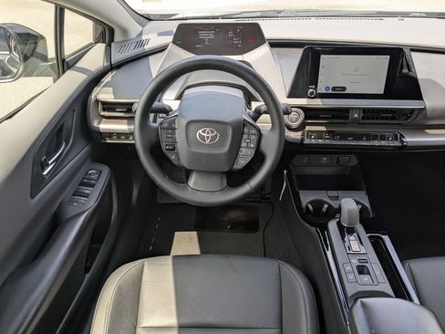 Used 2024 Toyota Prius XLE FWD image 15