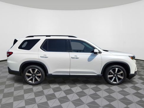 Certified 2024 Honda Pilot Touring image 6