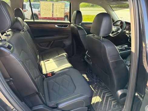 Used 2024 Volkswagen Atlas SE AWD/4WD image 12