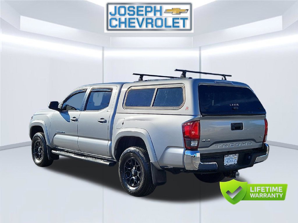 Used 2022 Toyota Tacoma SR5 AWD/4WD image 4