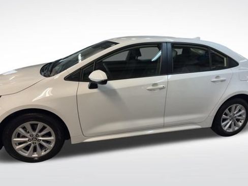 Used 2024 Toyota Corolla LE w/ LE Convenience Package FWD image 6