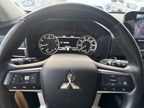 Used 2024 Mitsubishi Outlander SE image 32
