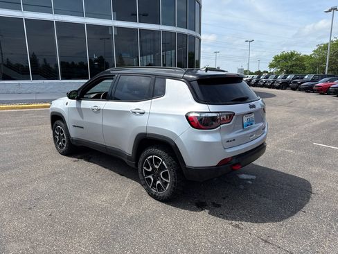 Used 2025 Jeep Compass Trailhawk AWD/4WD image 5