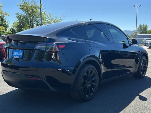 Used 2024 Tesla Model Y Long Range AWD/4WD image 5