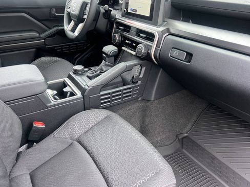 New 2026 Toyota 4Runner SR5 AWD/4WD image 16