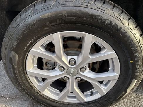 Certified 2022 Jeep Grand Cherokee Limited image 9