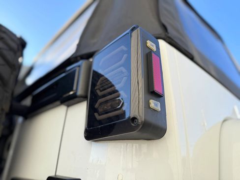 Used 2014 Jeep Wrangler Unlimited Rubicon image 20