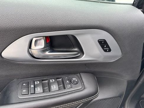 Used 2026 Chrysler Pacifica Limited FWD image 20