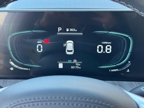 Used 2024 Kia Telluride EX w/ EX Captain's Chair Package image 20