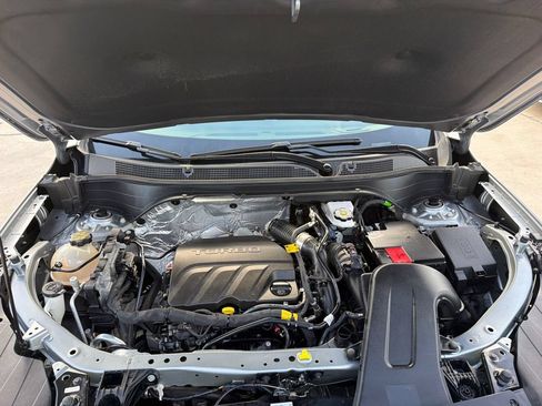 Used 2025 Chevrolet Trax LT FWD image 8