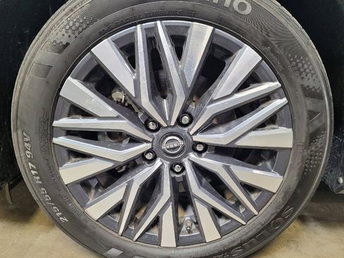 Used 2025 Nissan Altima 2.5 SV FWD image 31
