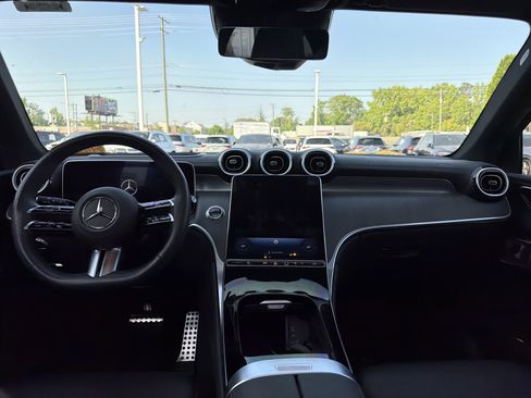 Used 2024 Mercedes-Benz GLC 300 4MATIC image 30