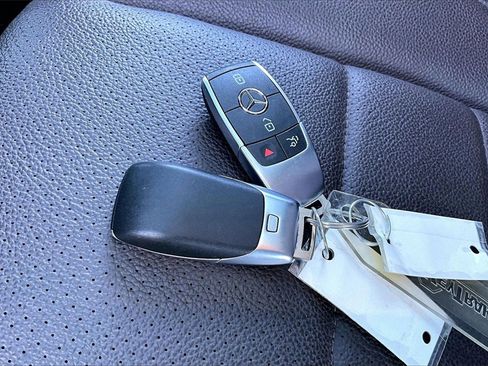 Used 2022 Mercedes-Benz GLS 450 4MATIC w/ AMG Line Exterior image 34