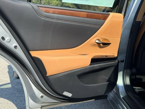 Certified 2025 Lexus ES 350 w/ Premium Package image 26