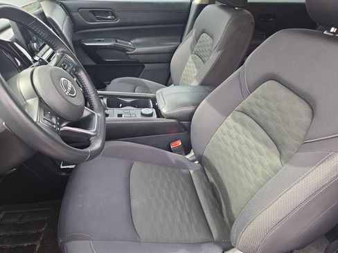 Used 2024 Nissan Pathfinder SV image 17