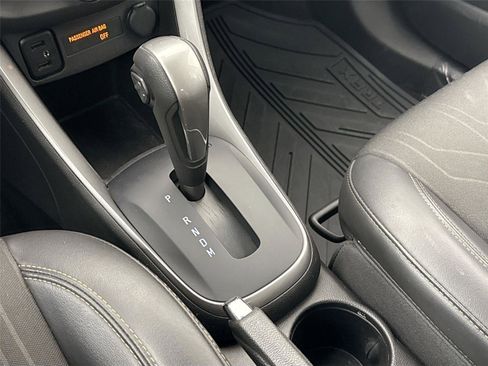 Used 2022 Chevrolet Trax LT w/ LT Convenience Package image 25