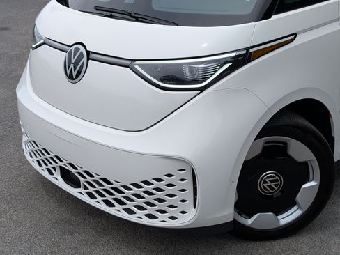 Used 2025 Volkswagen ID. Buzz Pro S RWD image 12