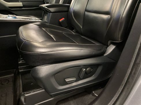 Used 2021 Ford Explorer XLT w/ Equipment Group 202A image 18