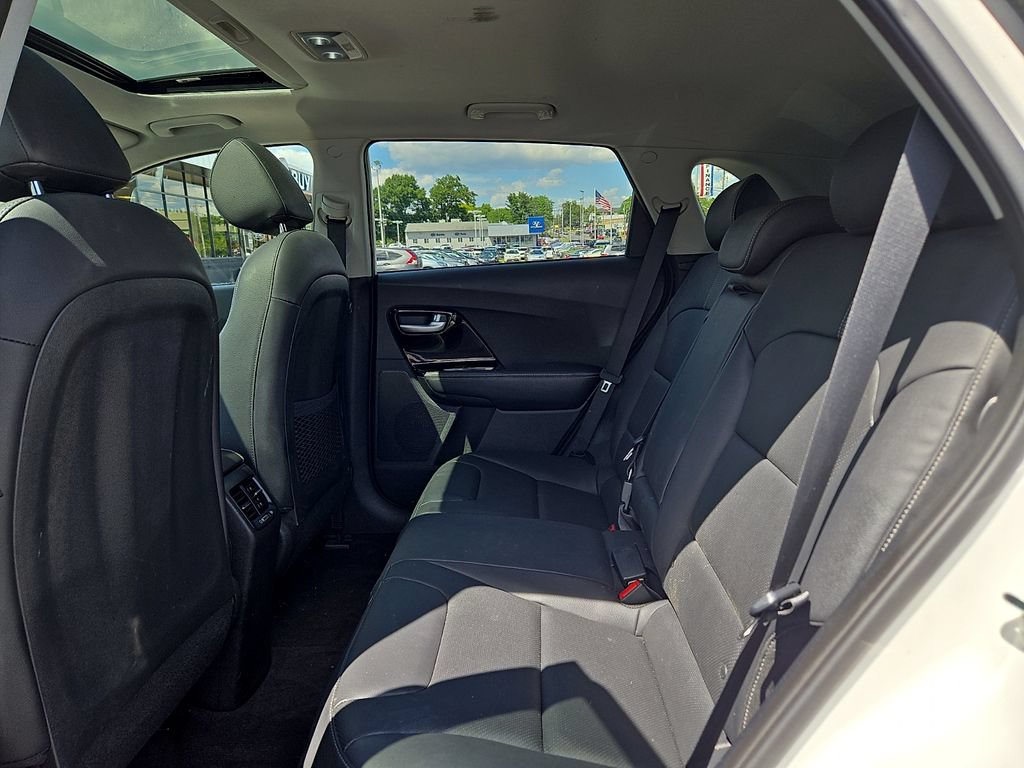 Used 2022 Kia Niro Touring Special Edition FWD image 11