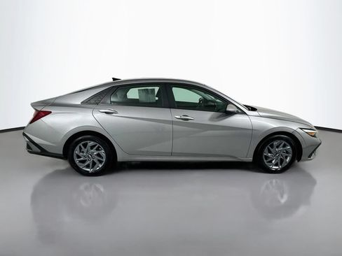 Used 2024 Hyundai Elantra SEL FWD image 8