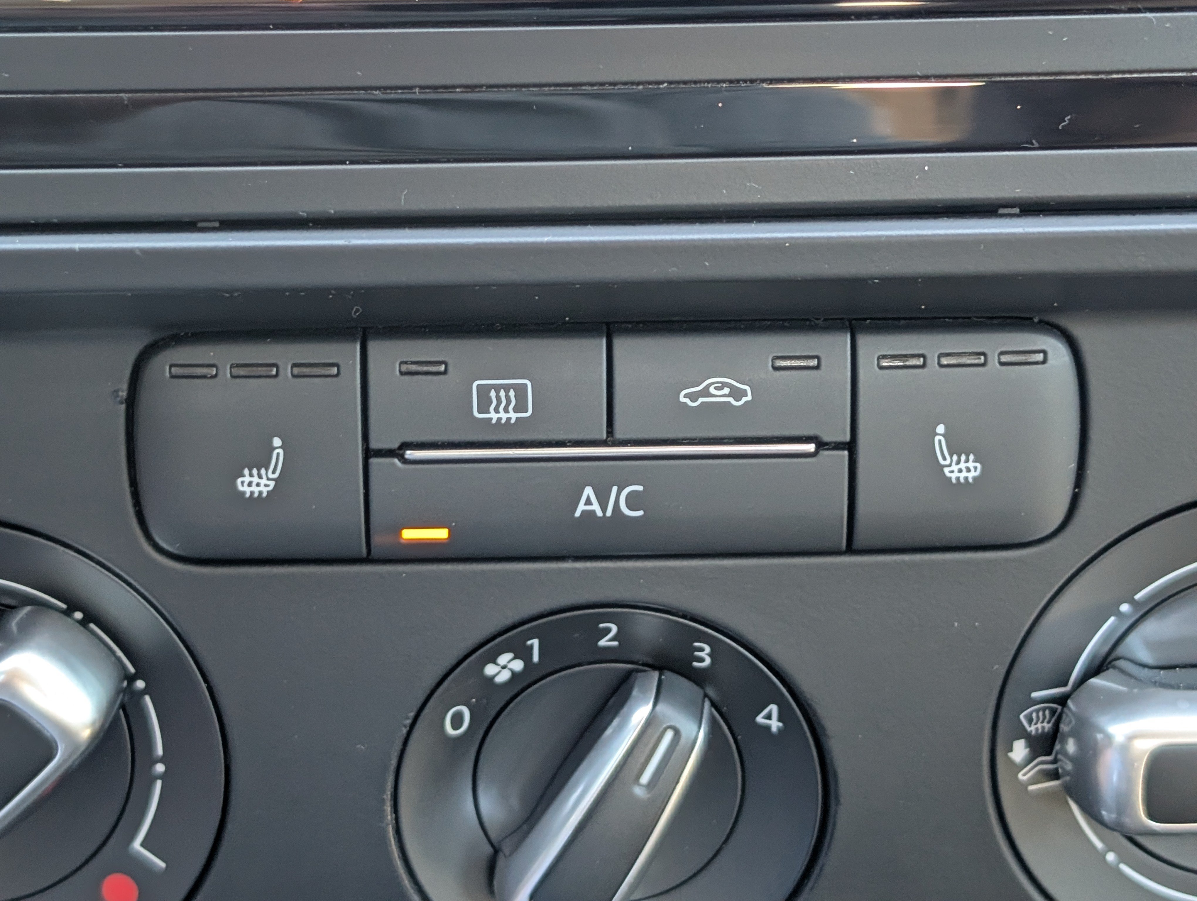 Used 2018 Volkswagen Jetta SE FWD image 17